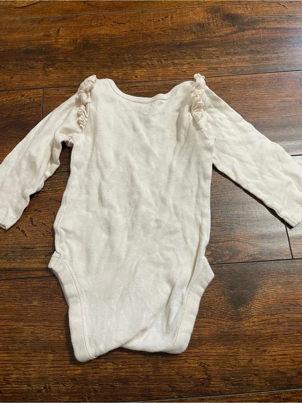 Cream Long-Sleeve Baby Bodysuit with Bear Applique